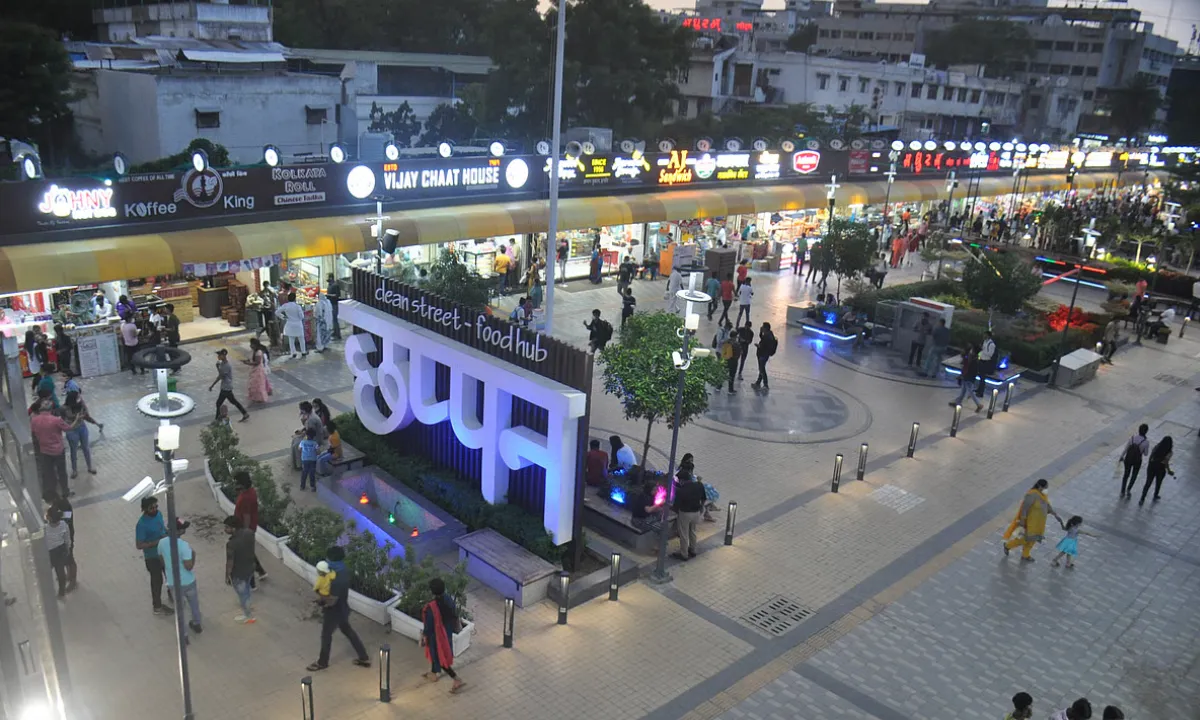 Chhappan Dukan food street with cafes and snacks in Indore